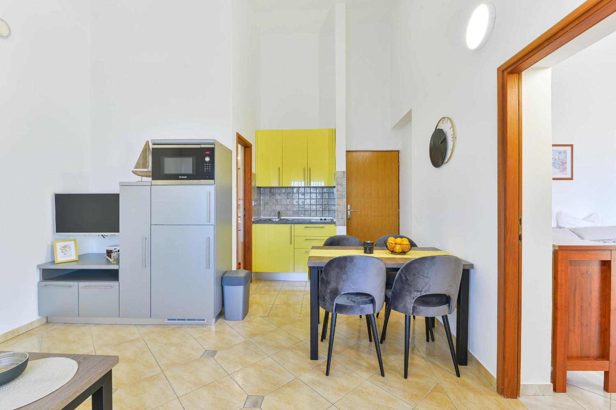 Apartment House Inga Vir Exterior photo