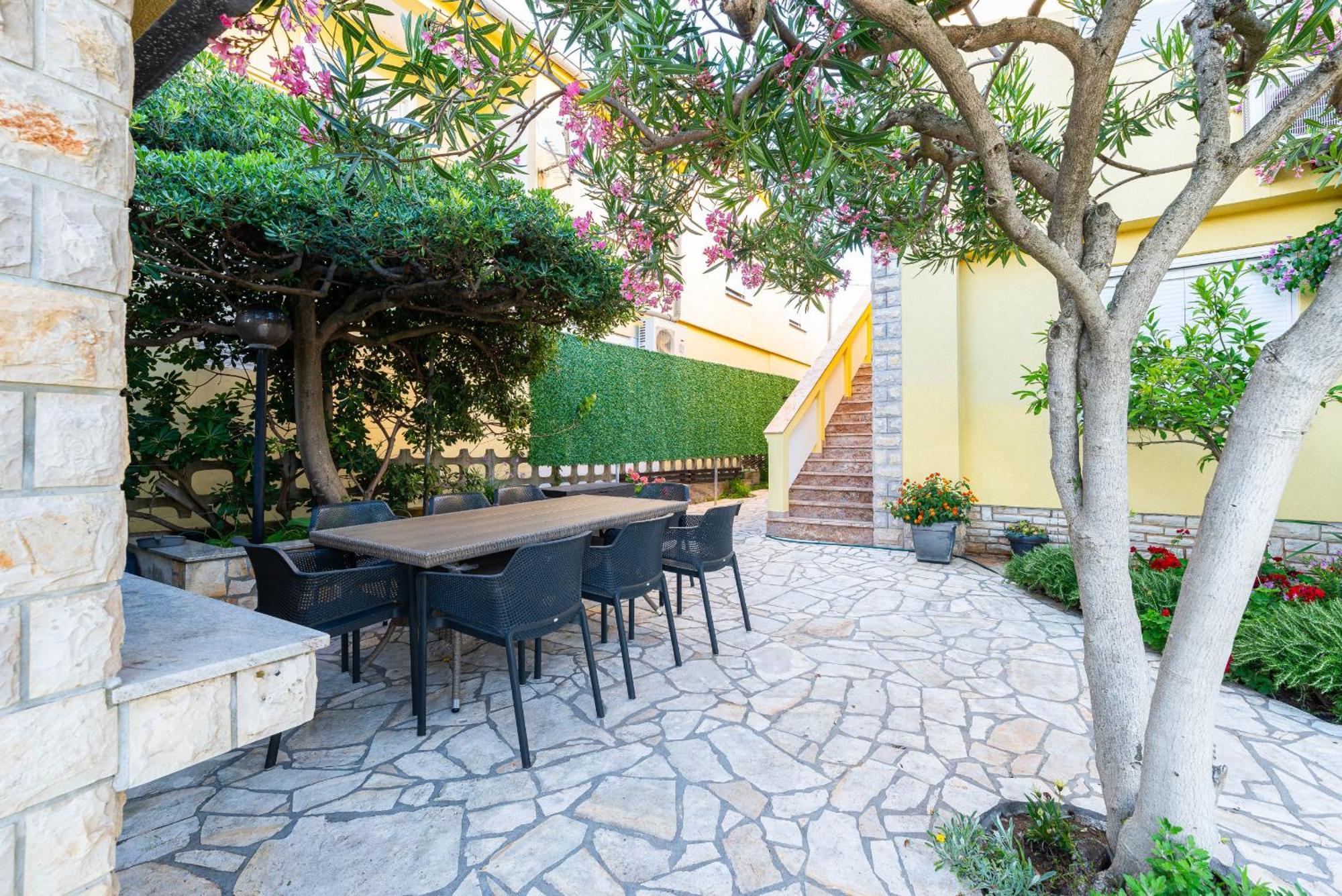 Apartment House Inga Vir Exterior photo