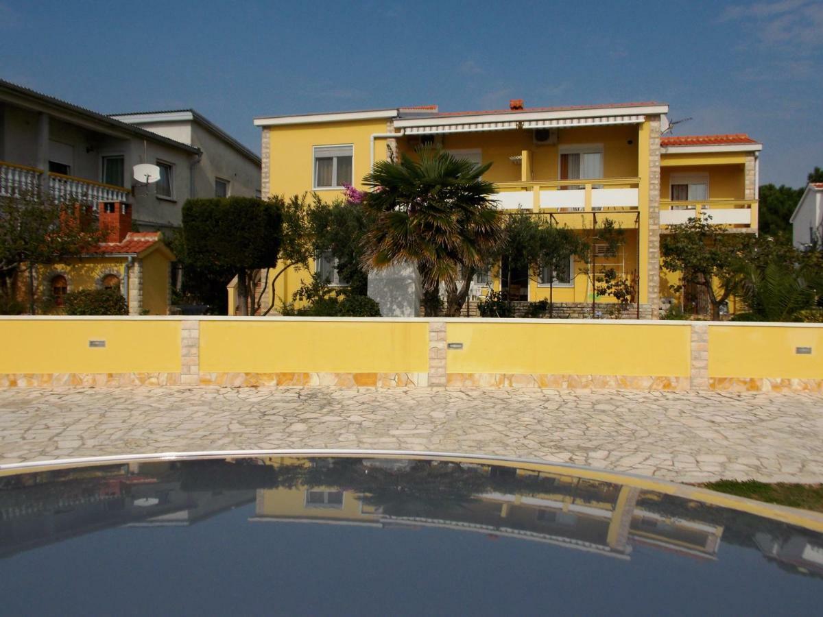 Apartment House Inga Vir Exterior photo