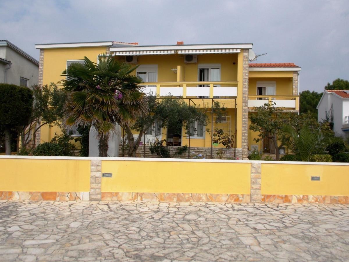 Apartment House Inga Vir Exterior photo